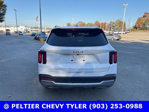 Used 2025 Kia Sorento EX w/ Panoramic Sunroof Package image 6