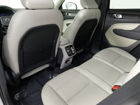 Used 2024 Volvo XC40 B5 Plus w/ Climate Package image 35