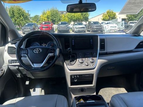 Used 2017 Toyota Sienna XLE w/ XLE Navigation Package AWD/4WD image 13