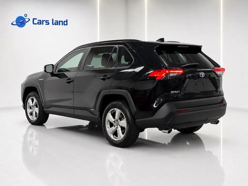 Used 2021 Toyota RAV4 XLE Premium AWD/4WD image 5