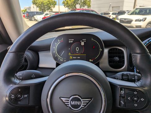 Used 2024 MINI Cooper 2-Door Hardtop FWD image 21