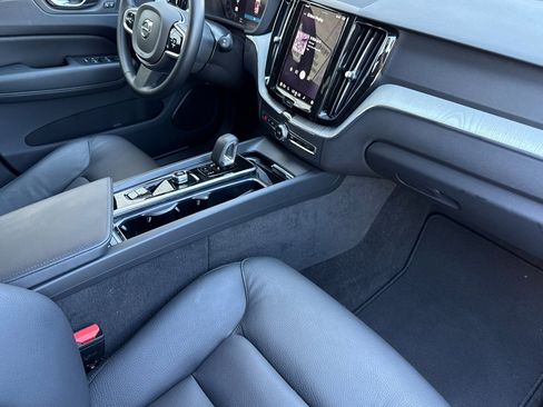 Used 2025 Volvo XC60 B5 Plus image 19