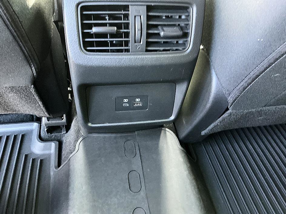 Certified 2023 Nissan Rogue SV FWD image 24