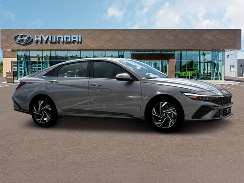 New 2025 Hyundai Elantra SEL image 10