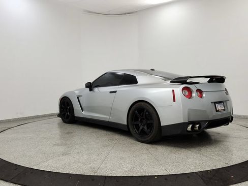Used 2010 Nissan GT-R Premium AWD/4WD image 3
