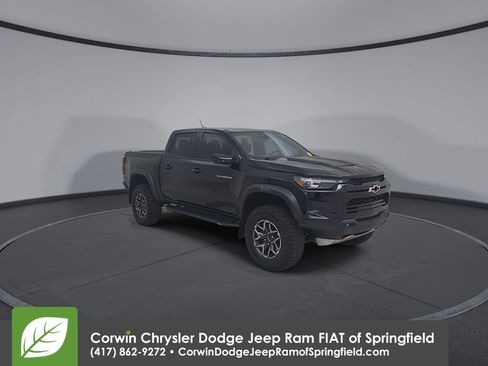 Used 2024 Chevrolet Colorado ZR2 w/ ZR2 Convenience Package III image 3