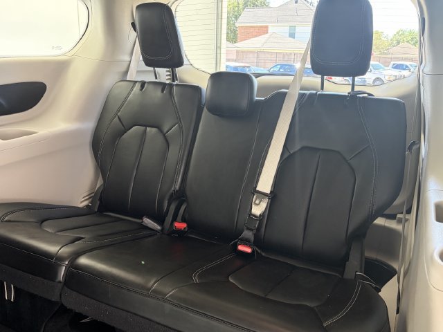 Used 2024 Chrysler Pacifica Touring-L FWD image 27