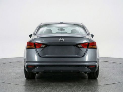 Used 2025 Nissan Altima 2.5 SV FWD image 7