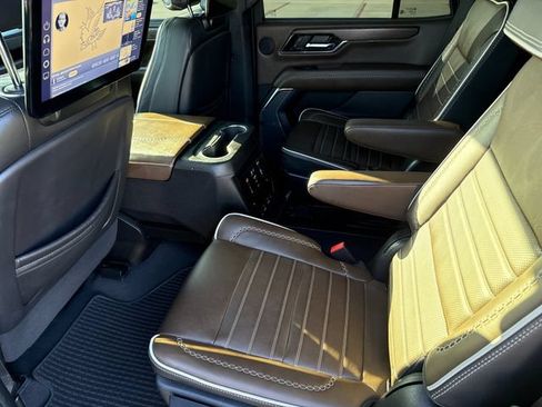 Used 2025 GMC Yukon Denali Ultimate AWD/4WD image 18