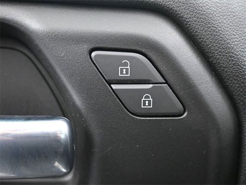 Used 2022 Chevrolet Silverado 1500 Custom image 17