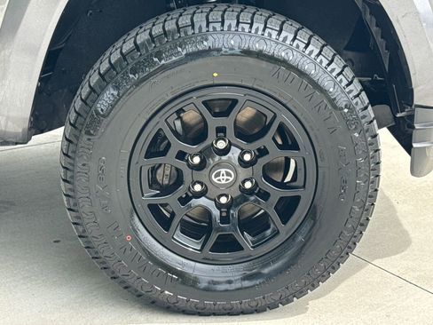 Used 2021 Toyota Tacoma SR5 RWD image 11
