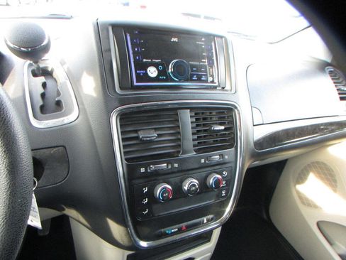 Used 2013 Dodge Grand Caravan American Value Package image 50