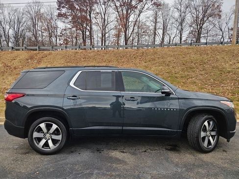 Used 2020 Chevrolet Traverse LT w/ LT Premium Package image 8
