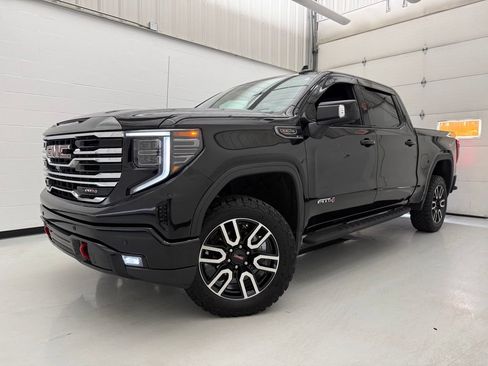 Used 2024 GMC Sierra 1500 AT4 w/ Technology Package AWD/4WD image 4