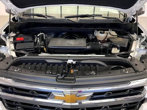 Used 2025 Chevrolet Silverado 1500 LT AWD/4WD image 9