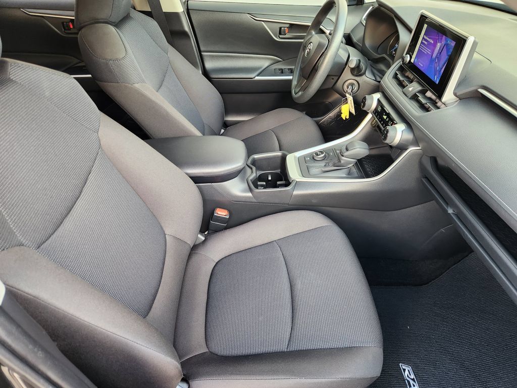 Used 2025 Toyota RAV4 LE AWD/4WD image 14