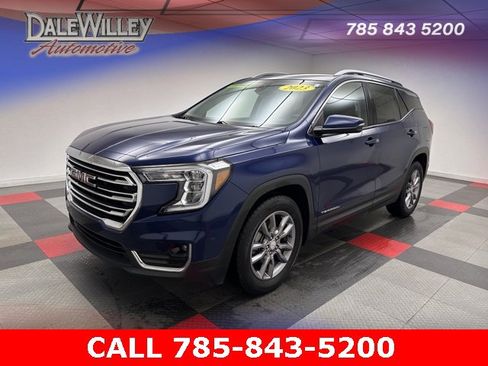 Used 2023 GMC Terrain SLT image 3