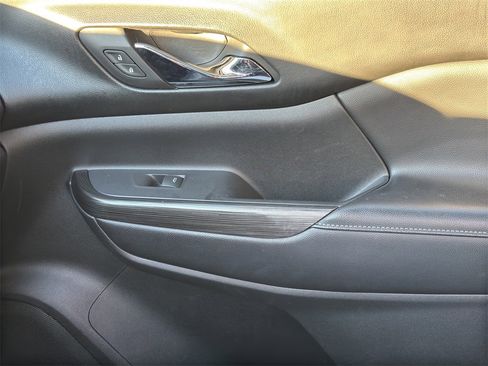 Used 2018 GMC Acadia SLT image 11