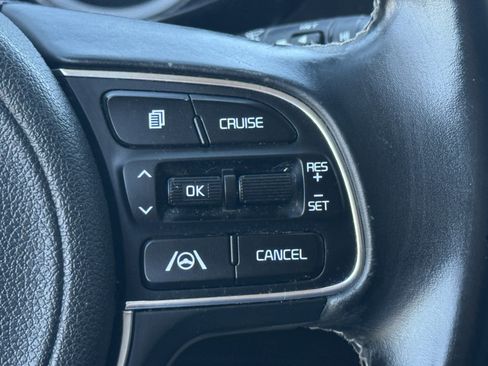 Used 2022 Kia Niro LXS image 19