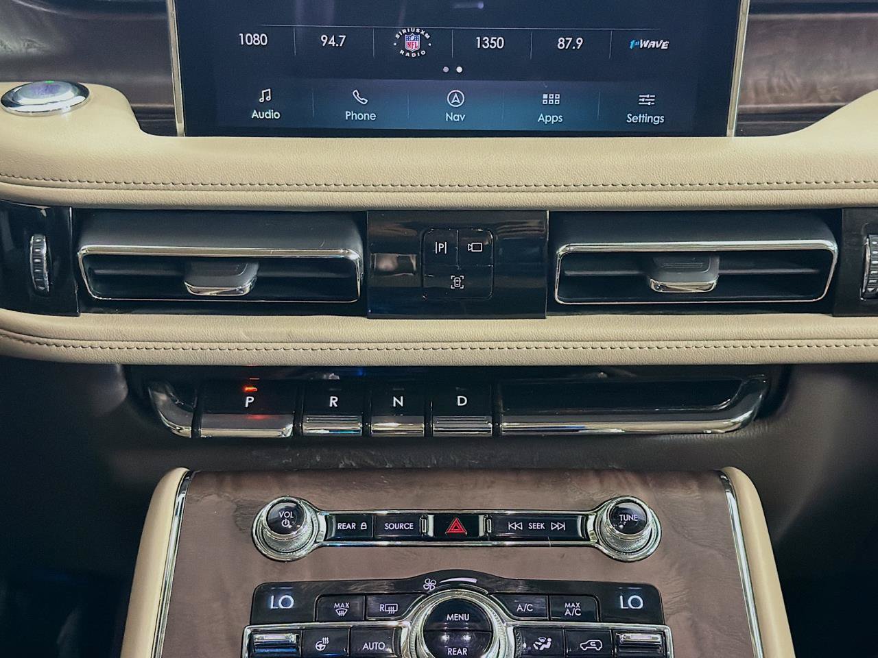 Used 2020 Lincoln Aviator Reserve w/ Equipment Group 202A AWD/4WD image 16