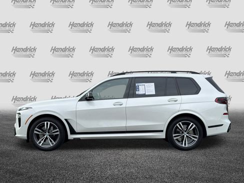 Used 2025 BMW X7 M60i image 8