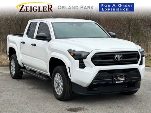 Used 2025 Toyota Tacoma SR AWD/4WD image 1