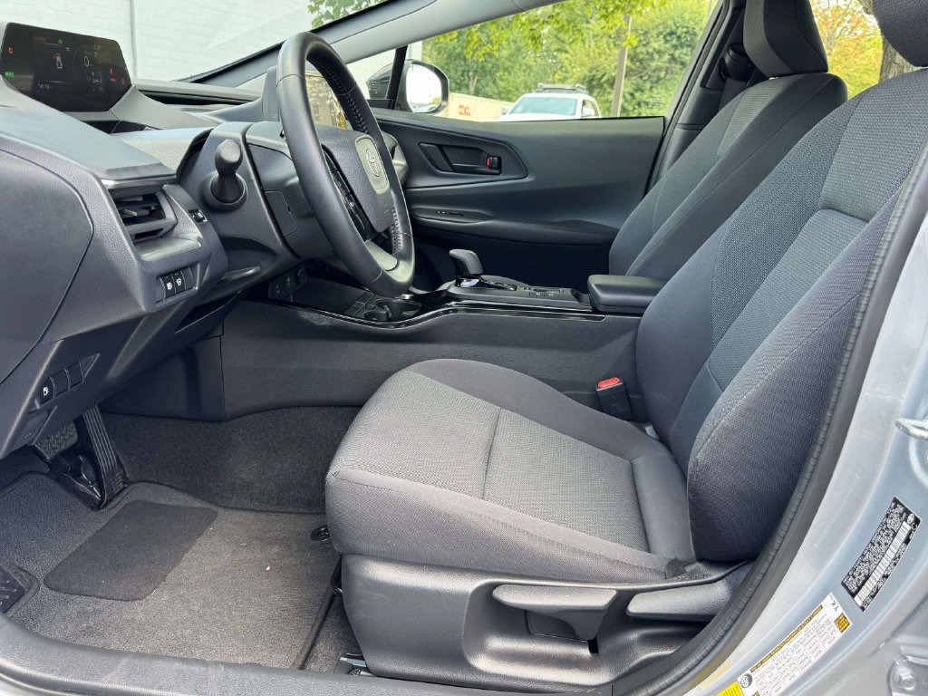 Used 2026 Toyota Prius LE FWD image 20