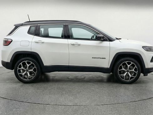 Used 2025 Jeep Compass Limited AWD/4WD image 11