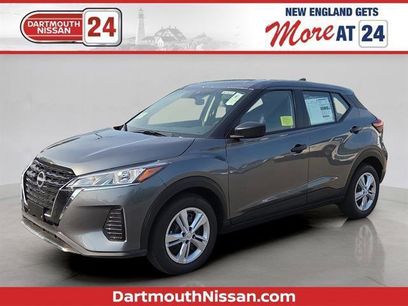 New 2025 Nissan Kicks Play S