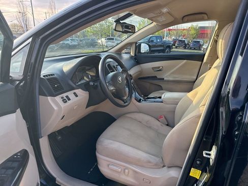 Used 2012 Toyota Venza LE w/ LE Convenience Pkg image 10