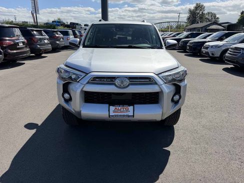 Used 2020 Toyota 4Runner SR5 AWD/4WD image 3
