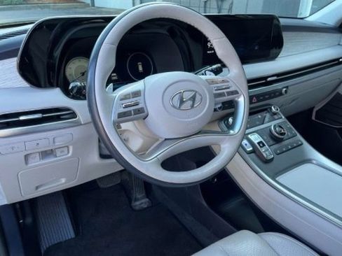 Used 2023 Hyundai Palisade Calligraphy FWD image 3