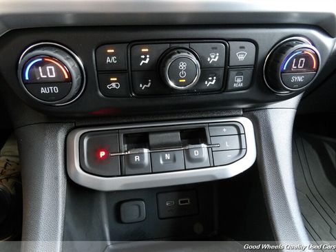 Used 2021 GMC Acadia SLE w/ Driver Convenience Package FWD image 19
