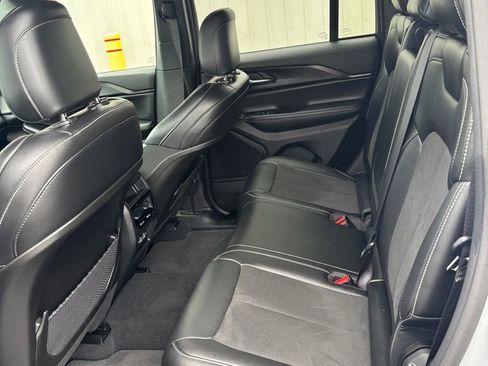 Used 2023 Jeep Grand Cherokee Altitude AWD/4WD image 18
