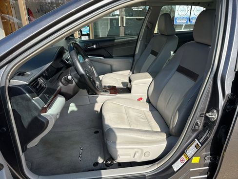 Used 2014 Toyota Camry XLE image 7