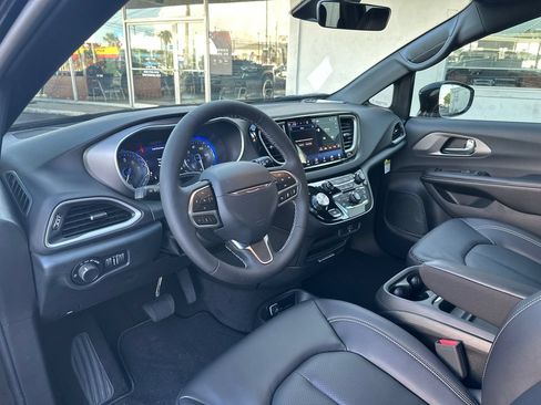 New 2027 Chrysler Pacifica LX FWD image 11