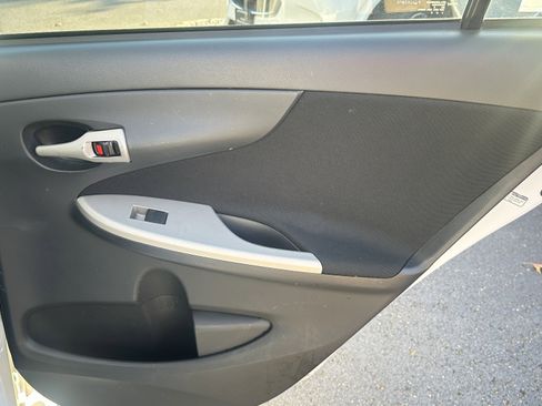 Used 2012 Toyota Corolla S image 28