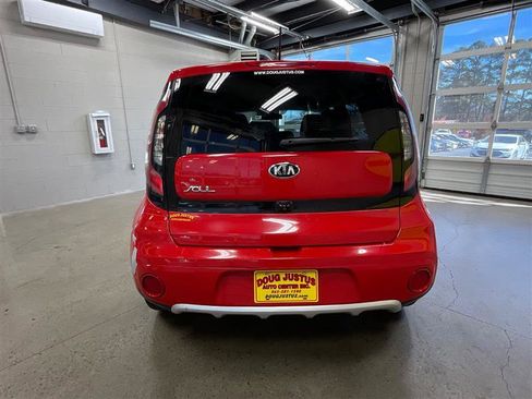 Used 2018 Kia Soul + image 3