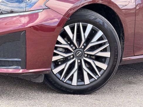 Used 2025 Nissan Altima 2.5 SV FWD image 29