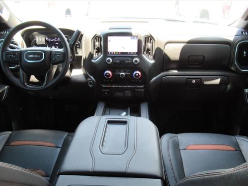 Used 2022 GMC Sierra 1500 AT4 w/ AT4 Premium Package AWD/4WD image 12
