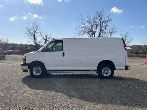 Used 2023 GMC Savana 2500 w/ Driver Convenience Package image 4