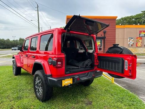 Used 2025 Jeep Wrangler Unlimited Sahara AWD/4WD image 19