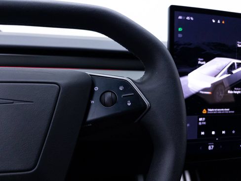 Used 2024 Tesla Cybertruck AWD Crew Cab image 32