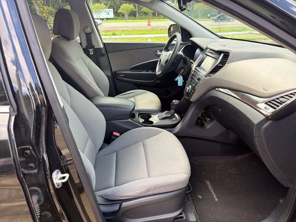 Used 2018 Hyundai Santa Fe SE w/ Cargo Package FWD image 27