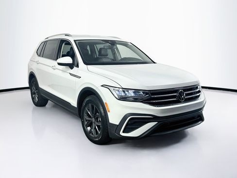 Used 2022 Volkswagen Tiguan SE FWD image 3
