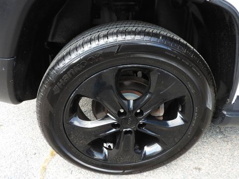 Used 2019 Jeep Compass Latitude AWD/4WD image 17