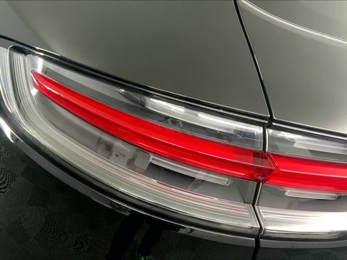 Used 2020 Porsche Macan image 27