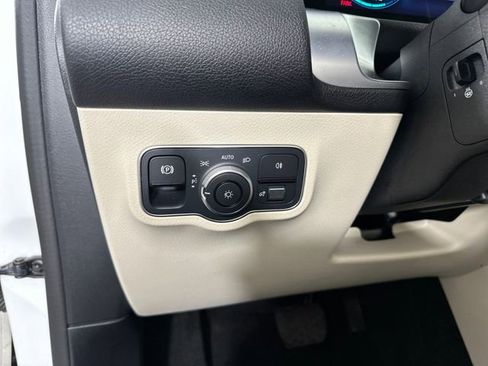 Used 2023 Mercedes-Benz EQB 300 4MATIC w/ Exclusive Package image 18