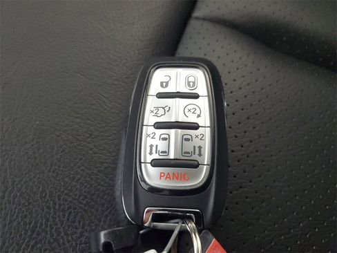 Used 2020 Chrysler Pacifica Touring-L Plus w/ Tire & Wheel Group image 26