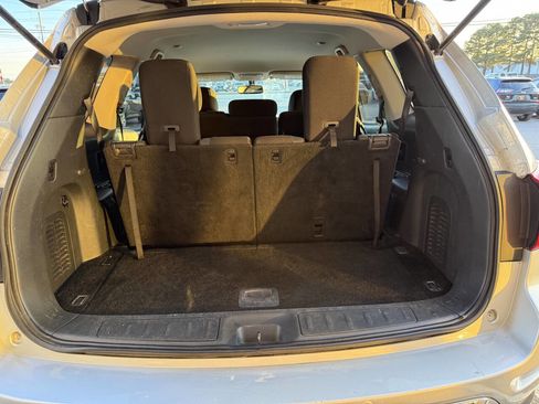 Used 2017 Nissan Pathfinder SV image 21